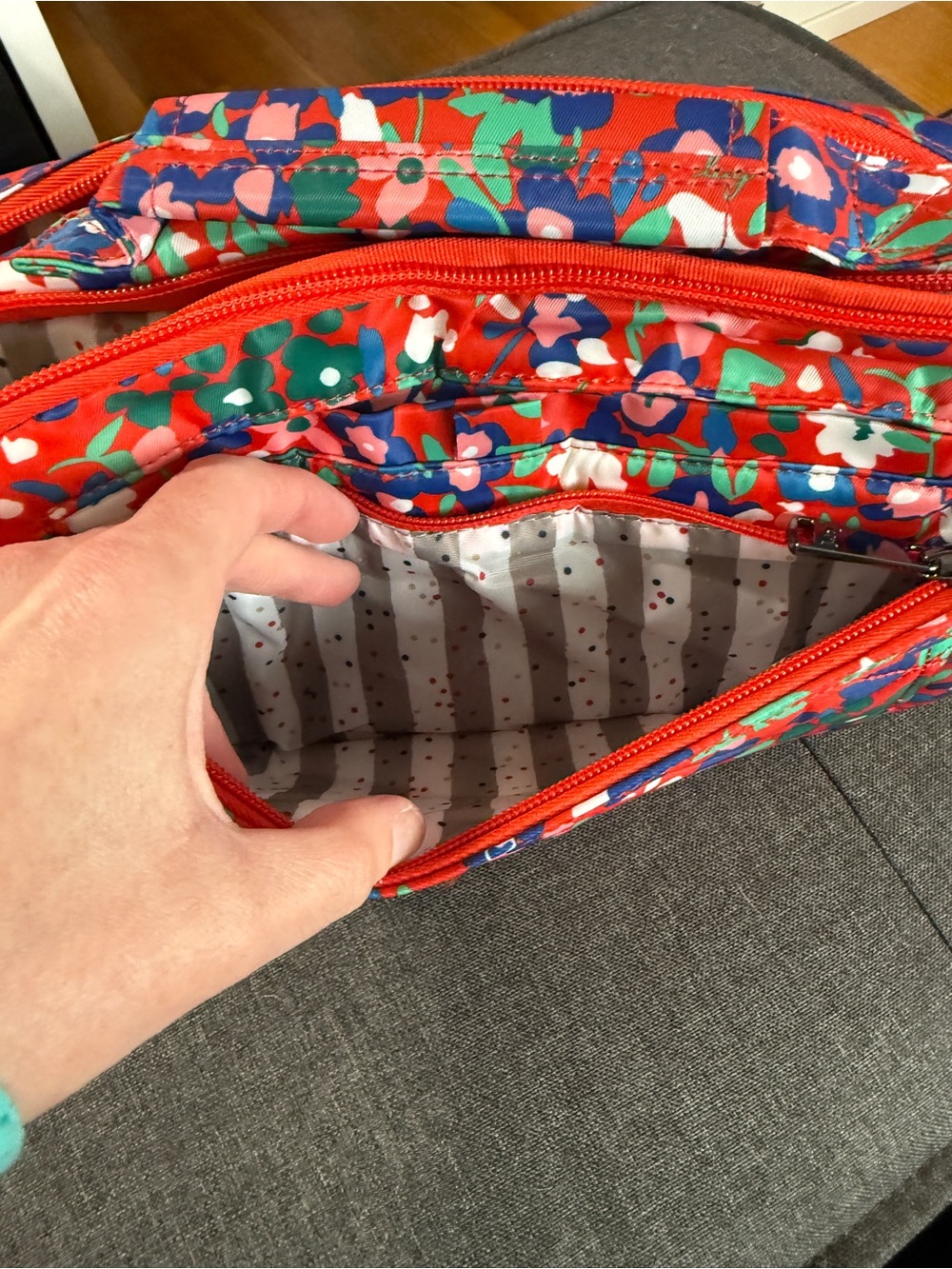 Lug Scoop 2 Crossbody Bag in Wild Flower Poppy Red - Picture 4 of 12